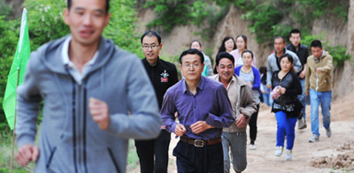 星火機床公司舉辦職工登山比賽