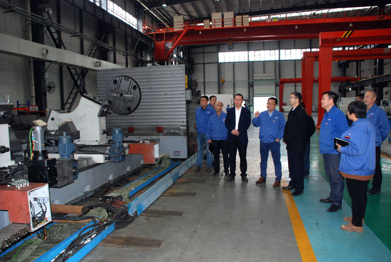 天水市委常委、副市長劉驍來星火機床公司調研