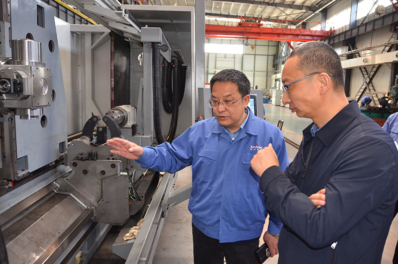 董小平副市長來星火機(jī)床公司調(diào)研