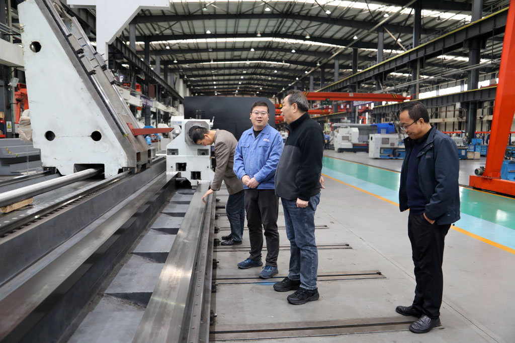 甘肅神龍航空科技公司董事長李青富考察星火數控公司