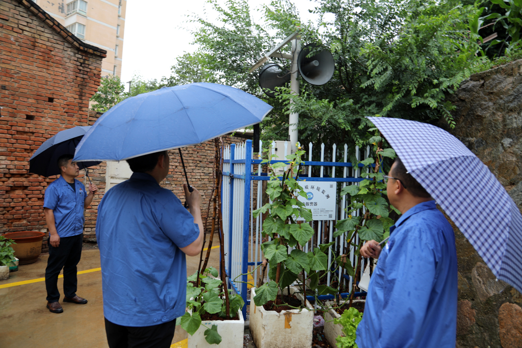 星火數控公司領導冒雨排查隱患，筑牢安全防線